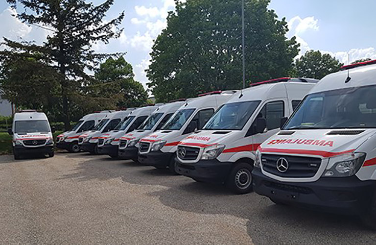 100 Dlouhy Ambulanzen für Sri Lanka